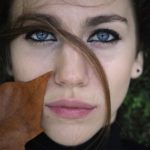 How Eye Contact & Body Language Are Connected To Attractiveness