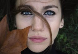 How Eye Contact & Body Language Are Connected To Attractiveness by Charles Sledge